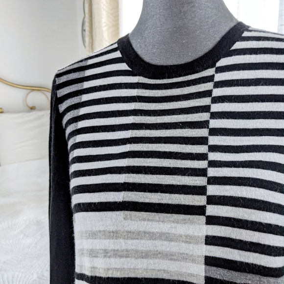 VINCE  stripe knit sweater black and white - Picture 2 of 3